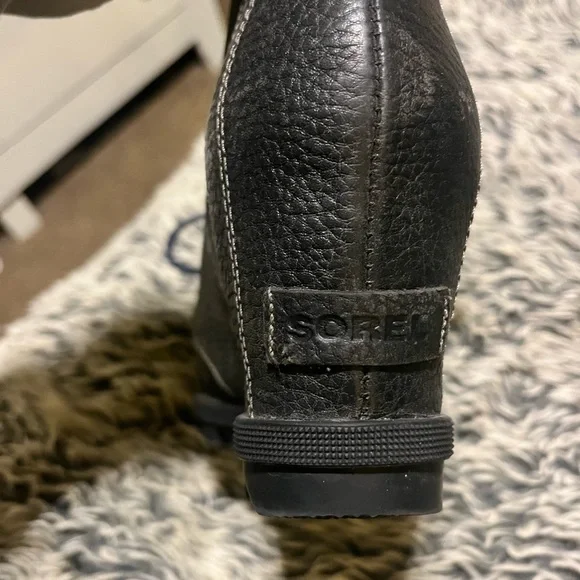 Sorel boots size 8.5 - Picture 3 of 5